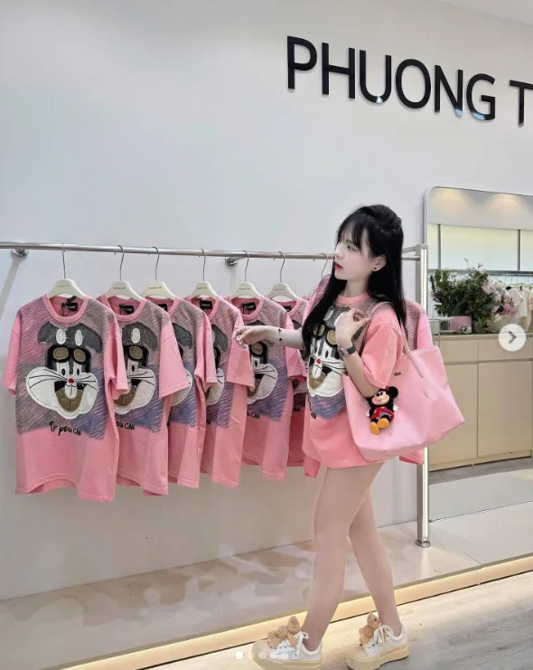 Áo phông cotton 4 chiều mát form rộng thêu hình - Hình ảnh 3