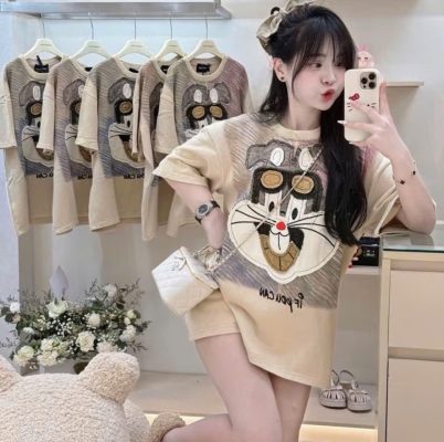 Áo Thun Nữ Form Rộng – Item Thời Trang Không Thể Thiếu năm 2025